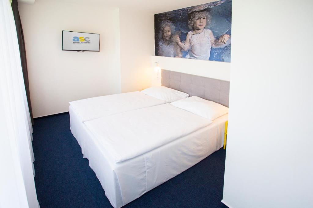 Postel nebo postele na pokoji v ubytování Hotel CHODOV ASC