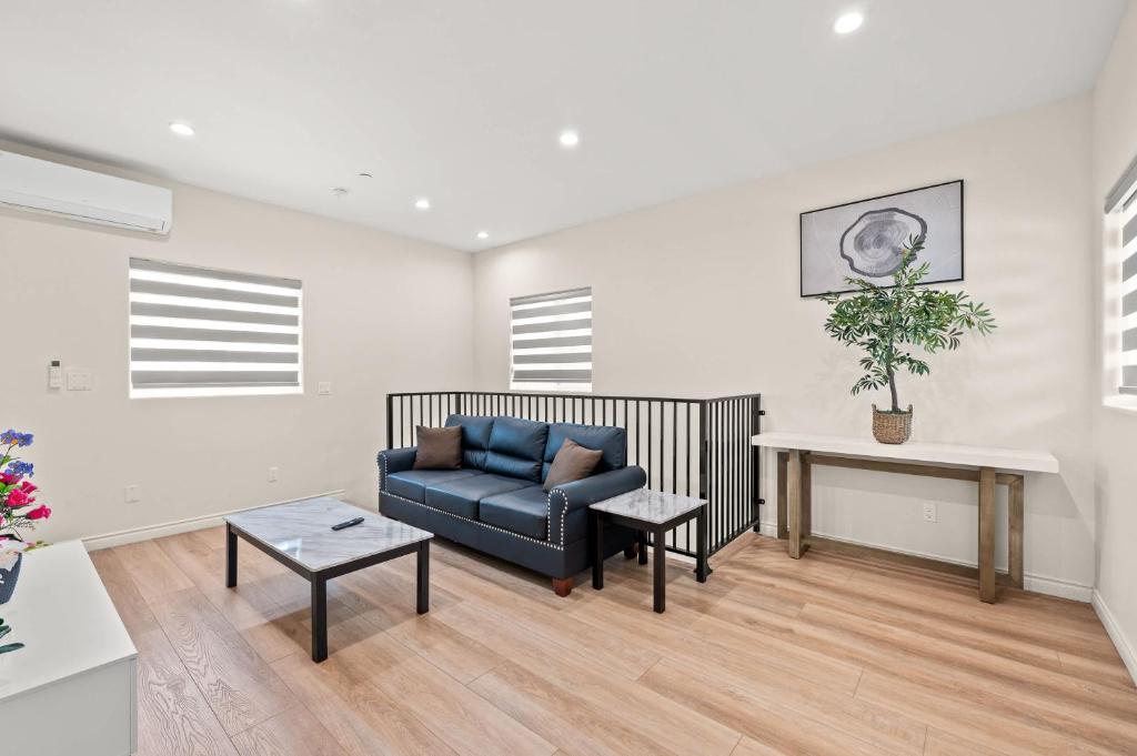 O zonă de relaxare la Modern Getaway Near Pasadena & DTLA