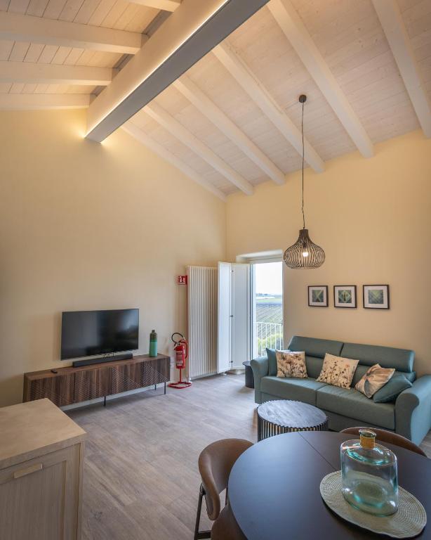 Il Casale degli Ulivi - Agriturismo - TENIMENTI LEONE