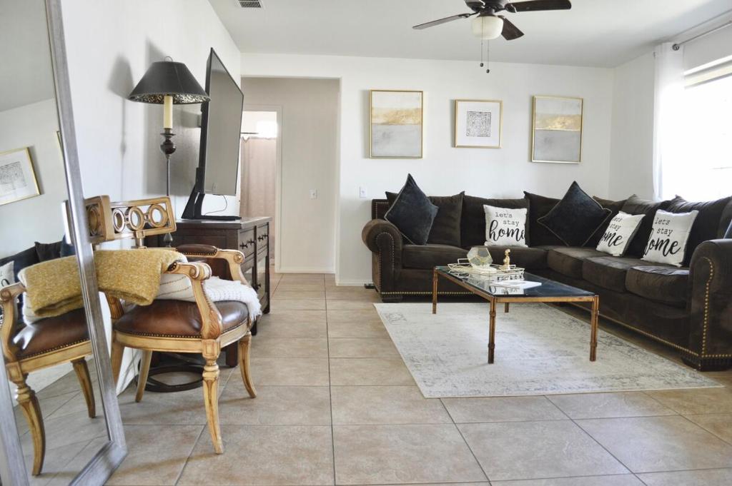 Gallery image of Mountain View Escape with Modern Design in Thousand Palms