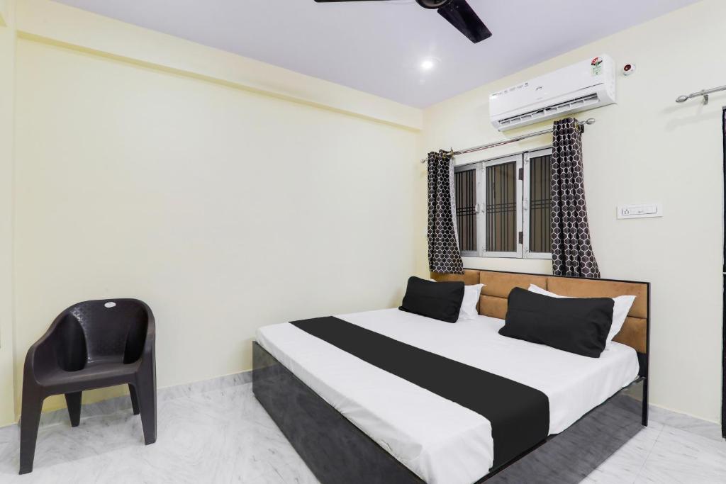 Postel nebo postele na pokoji v ubytování Hotel O Ramam