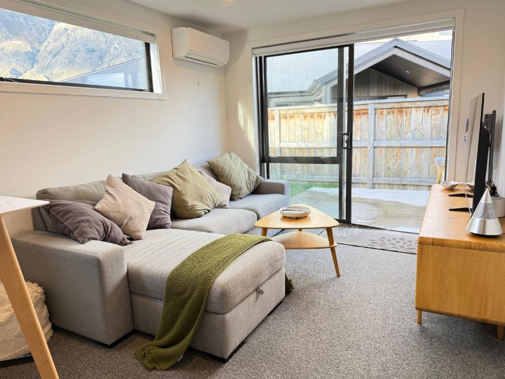 TV a/nebo společenská místnost v ubytování Hanleys Farm Hidden Gem