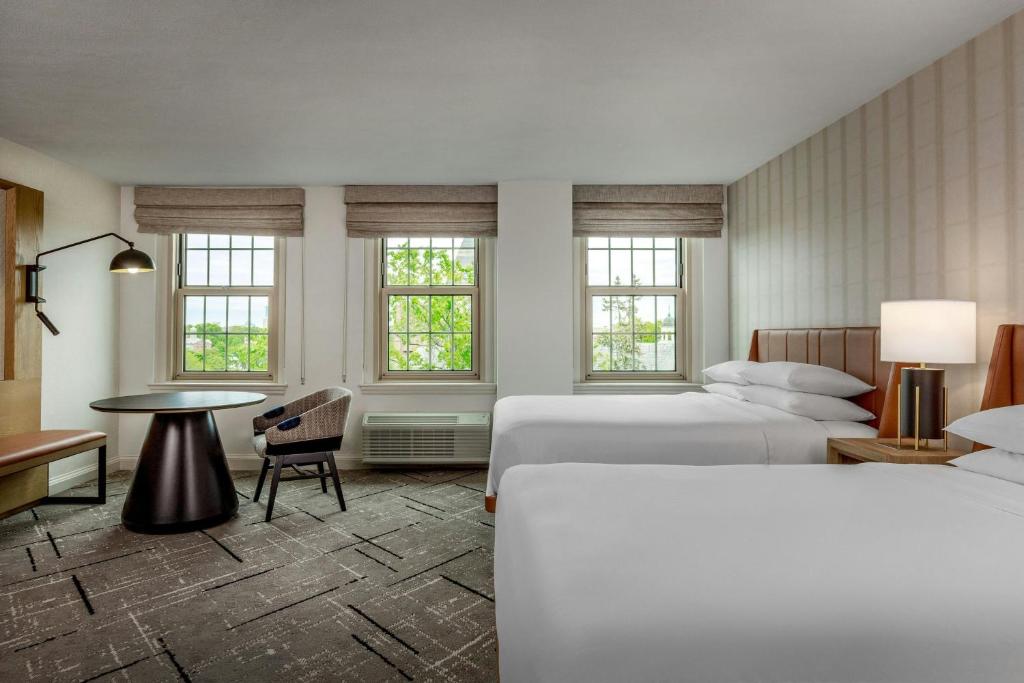 Sheraton Commander Hotel - Guest Room, 2 Double
