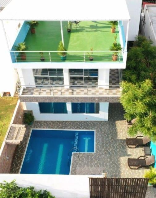 an aerial view of a house with a swimming pool at Cabaña Pandu in Playa Bello Horizonte