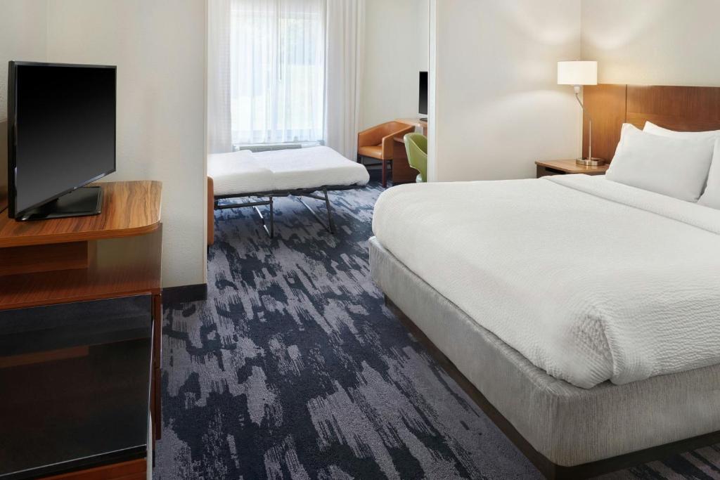 Fairfield Inn & Suites by Marriott Reading Wyomissing - King Suite With Sofa Bed