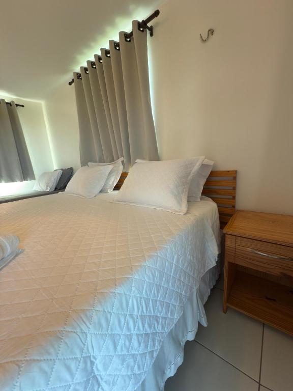 Postel nebo postele na pokoji v ubytování Atins Suites