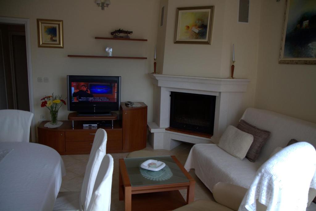 TV a/nebo společenská místnost v ubytování Villa Marica Primošten