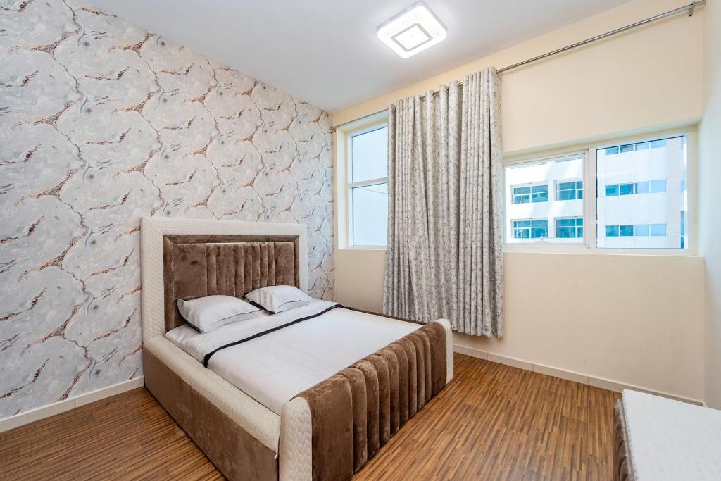 Voodi või voodid majutusasutuse Luxury 2 bedroom next to beach with swimming pool gym and kids play area toas