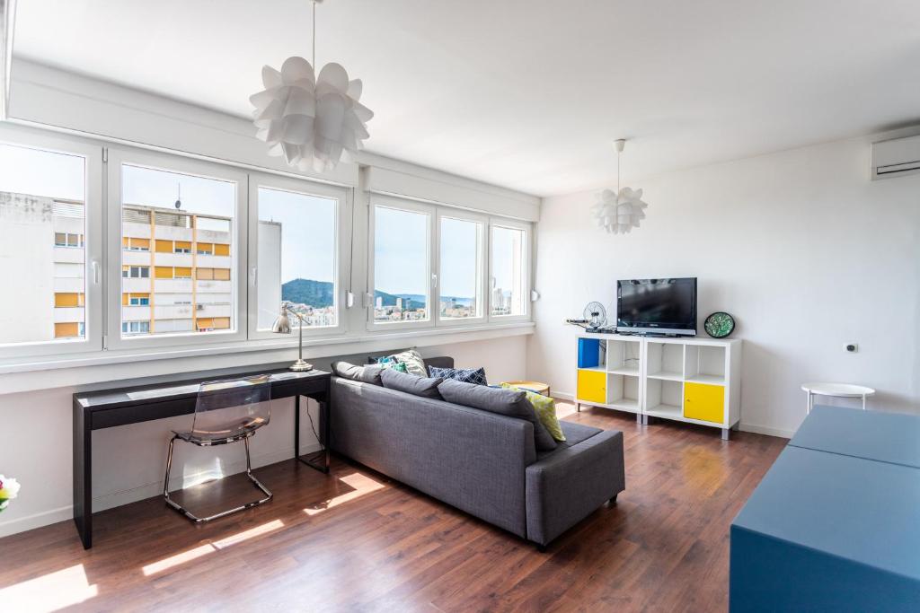 Comfortable apartment with great city and sea view