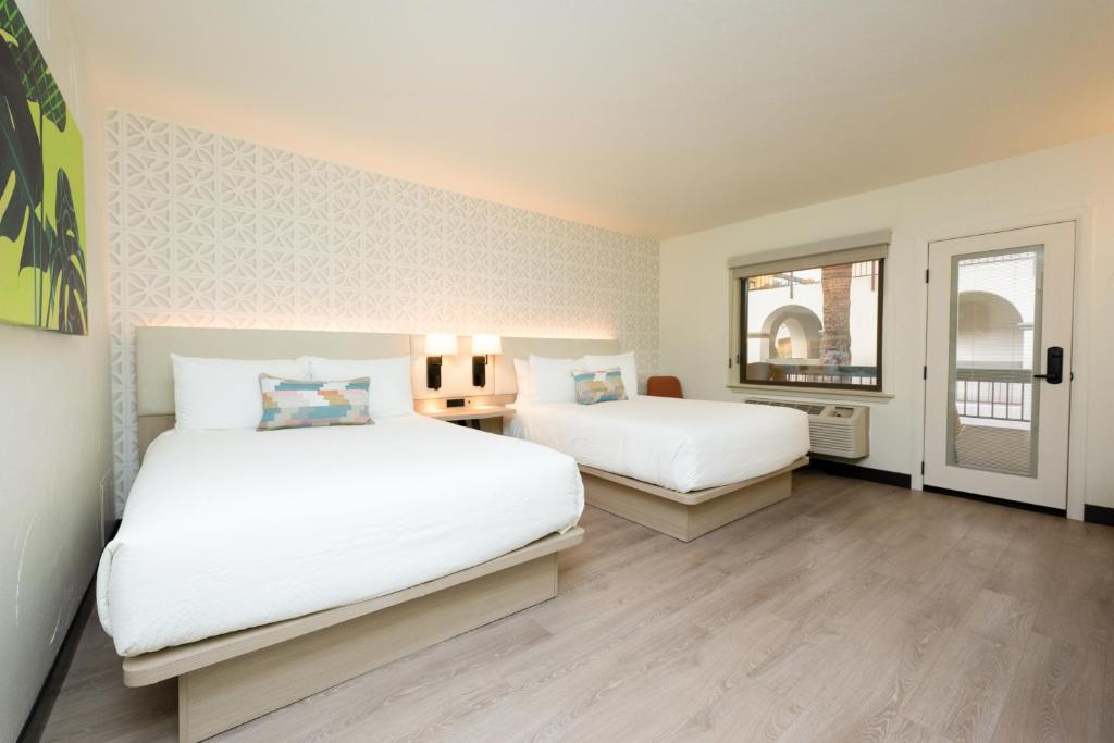 Palm Mountain Resort & Spa - 