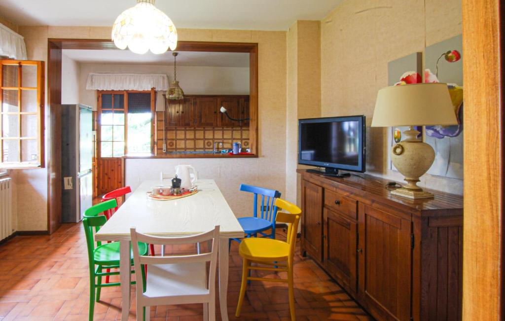 Kuchyň nebo kuchyňský kout v ubytování Awesome Home In Cingoli With Wifi