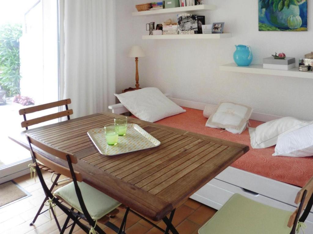 Posezení v ubytování Pretty Tiny House with sea view, Le Lavandou, cleaning included