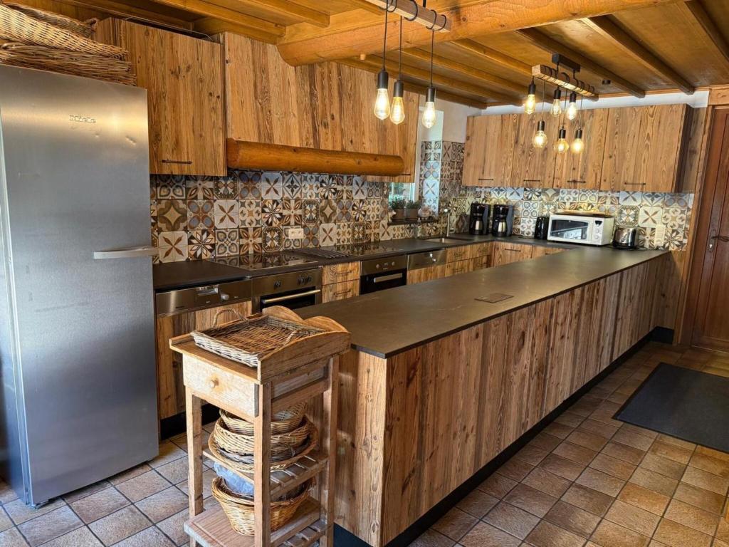 Kuchyň nebo kuchyňský kout v ubytování Chalet in Ovifat near Ski Slopes