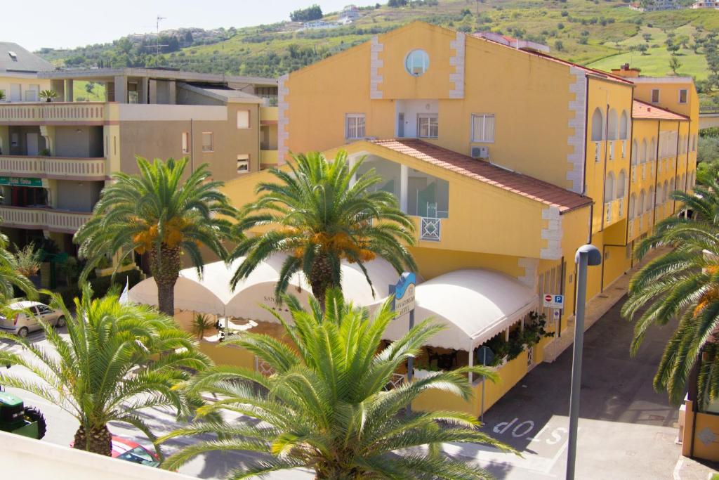 Budova, kde se hotel nachází