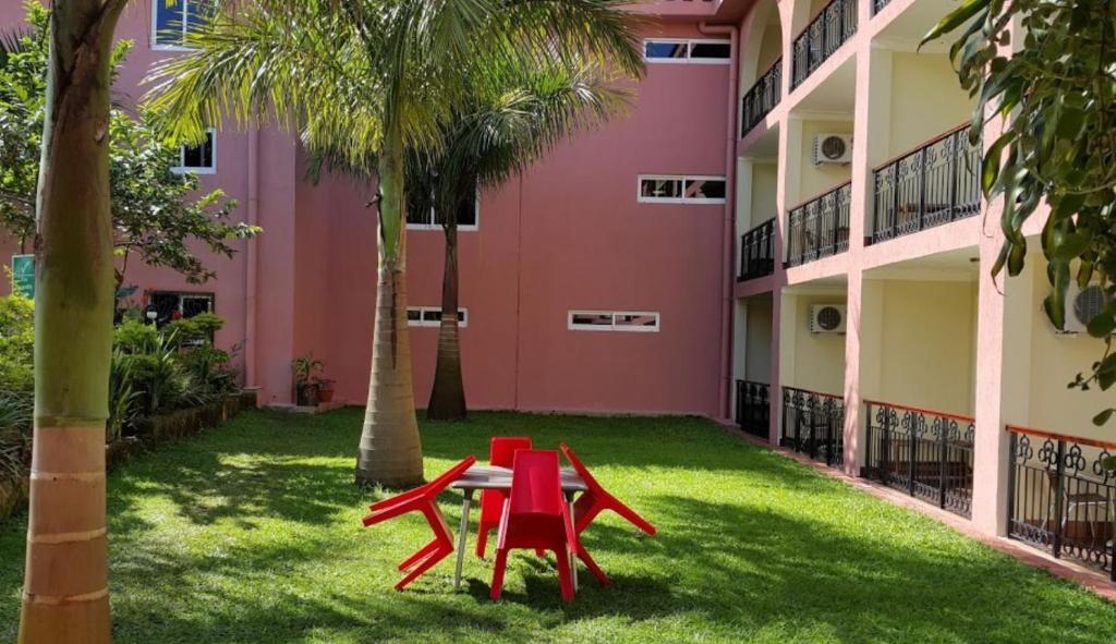 Imperial Golf View Hotel tesisinin dışında bir bahçe