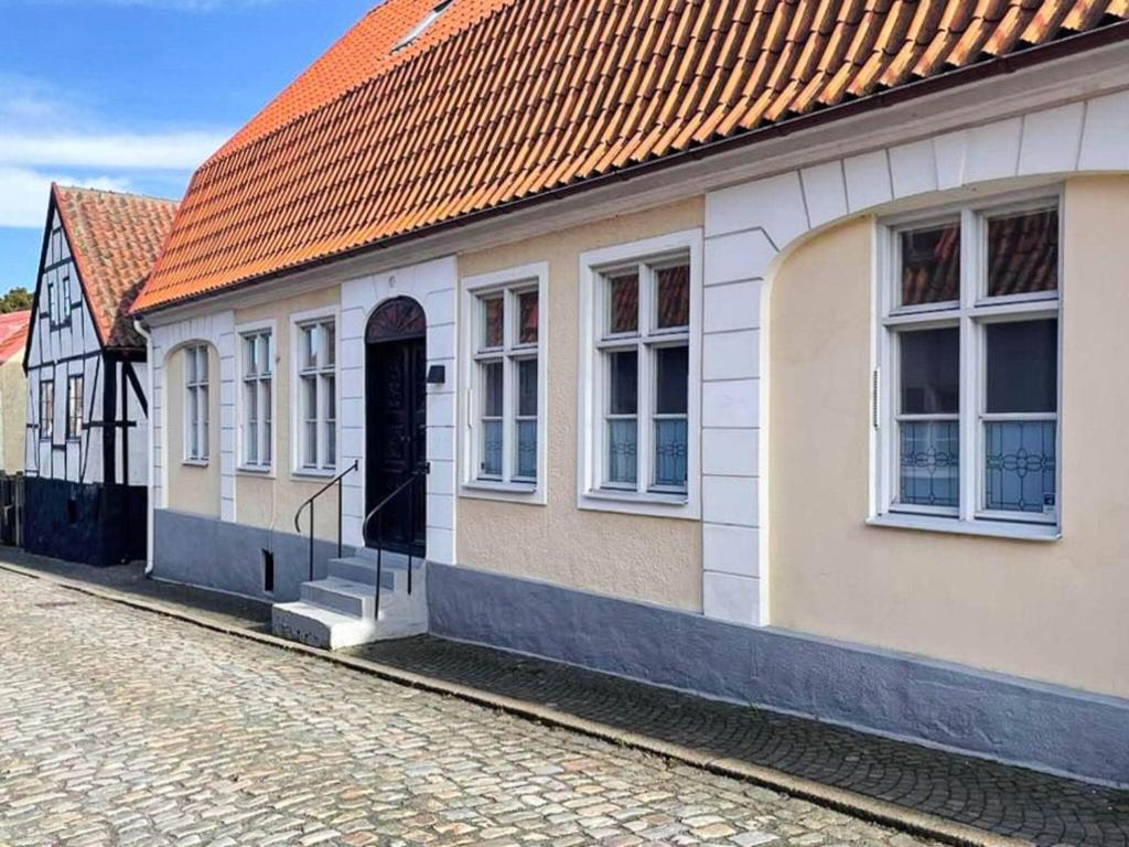 Hoone, kus puhkemaja asub