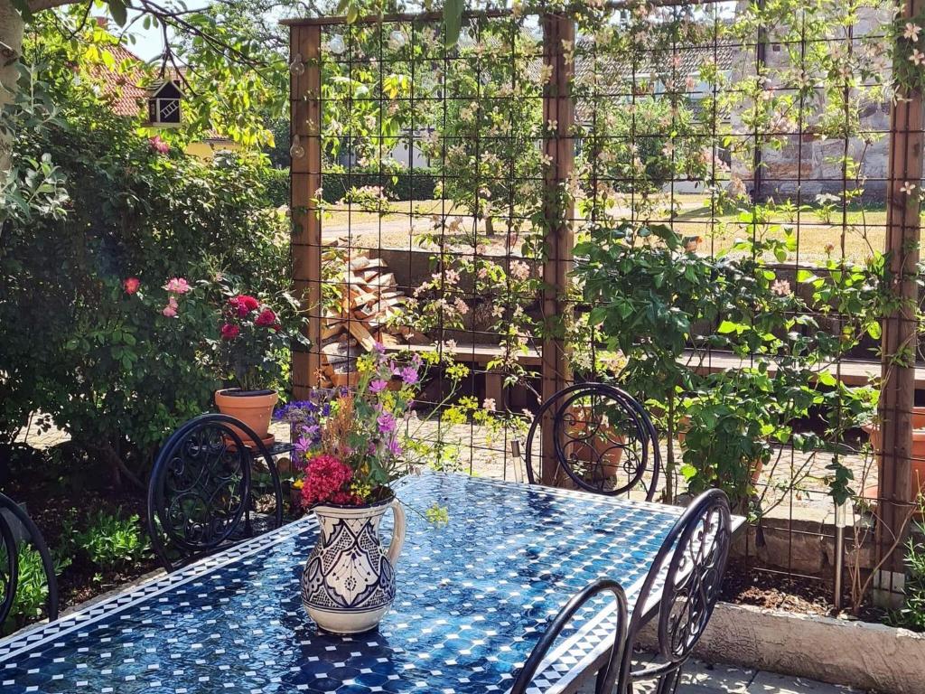 Aed väljaspool majutusasutust Holiday home SIMRISHAMN
