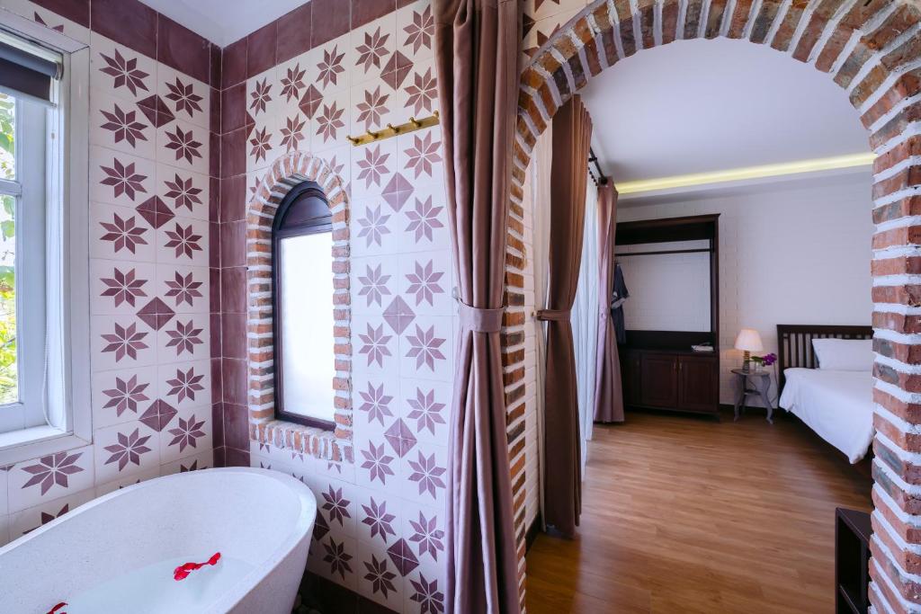 Phòng Deluxe Giường Đôi Có Ban Công