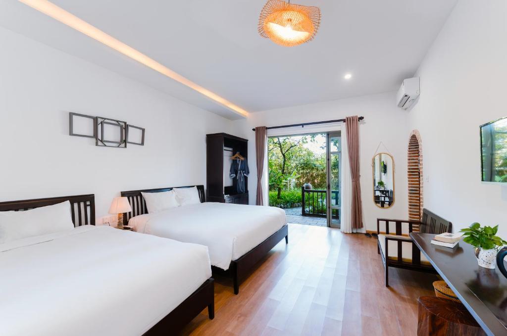 Phòng 4 người nhìn ra vườn