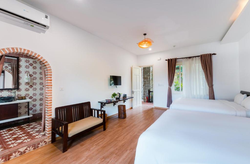 Phòng 4 người nhìn ra vườn