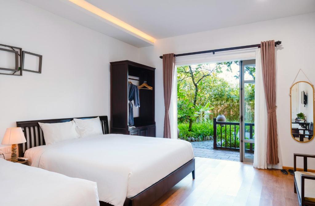 Phòng 4 người nhìn ra vườn