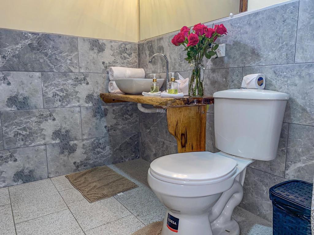 Koupelna v ubytování Cabañas Armonía y Jardín de Orquídeas
