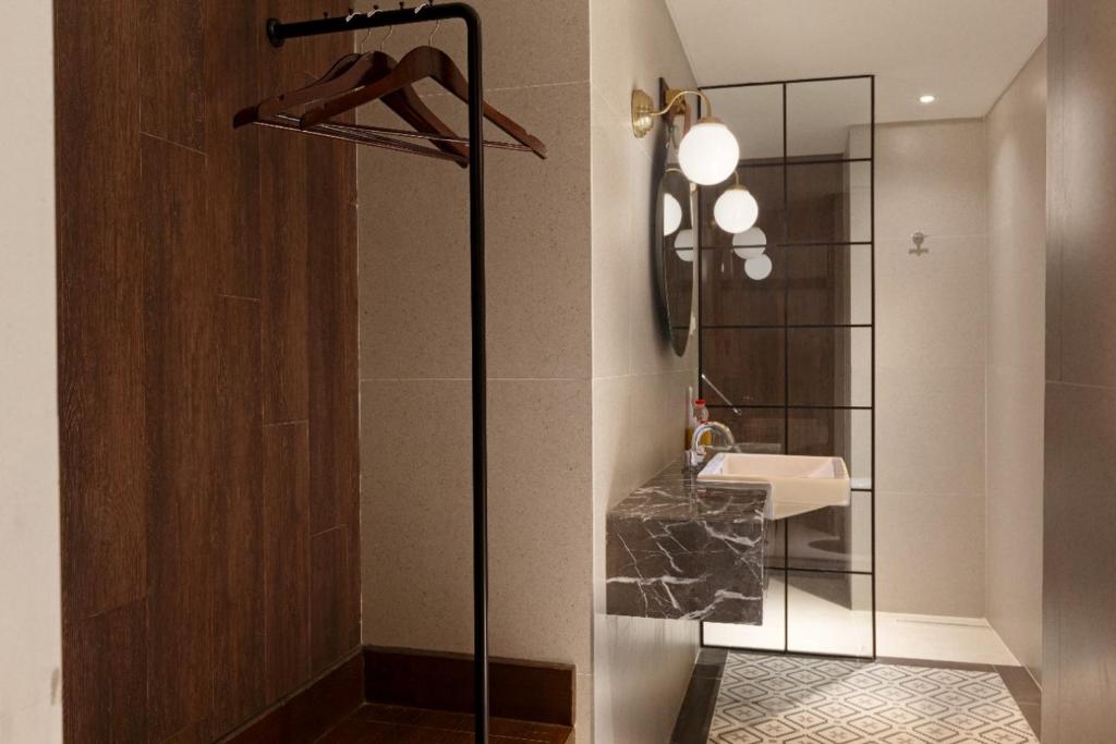 Koupelna v ubytování Kampi Hotel Tunjungan - Surabaya