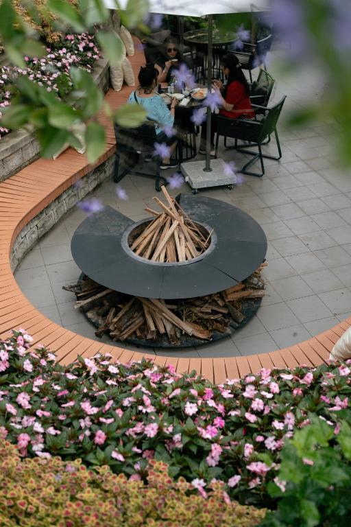 Vườn quanh Bach Place Dalat