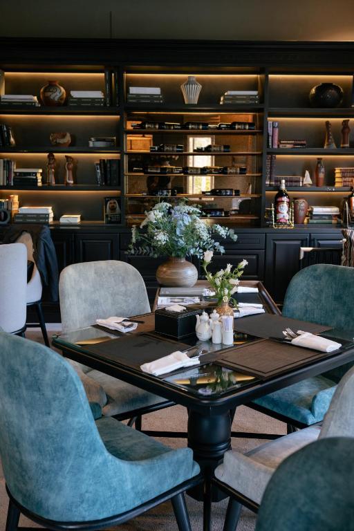 Khu vực ghế ngồi tại Bach Place Dalat
