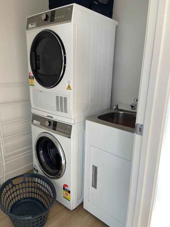 Bubbles Bach-dog friendly, close to beach & shops! - Resim 26