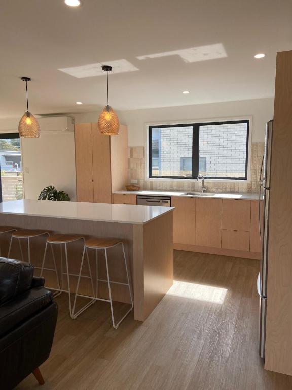 Bubbles Bach-dog friendly, close to beach & shops! - Resim 1