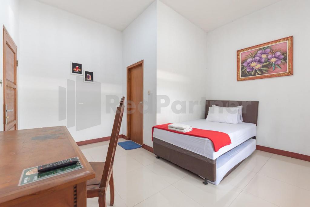 Postel nebo postele na pokoji v ubytování Wisma Green Maribaya Lembang