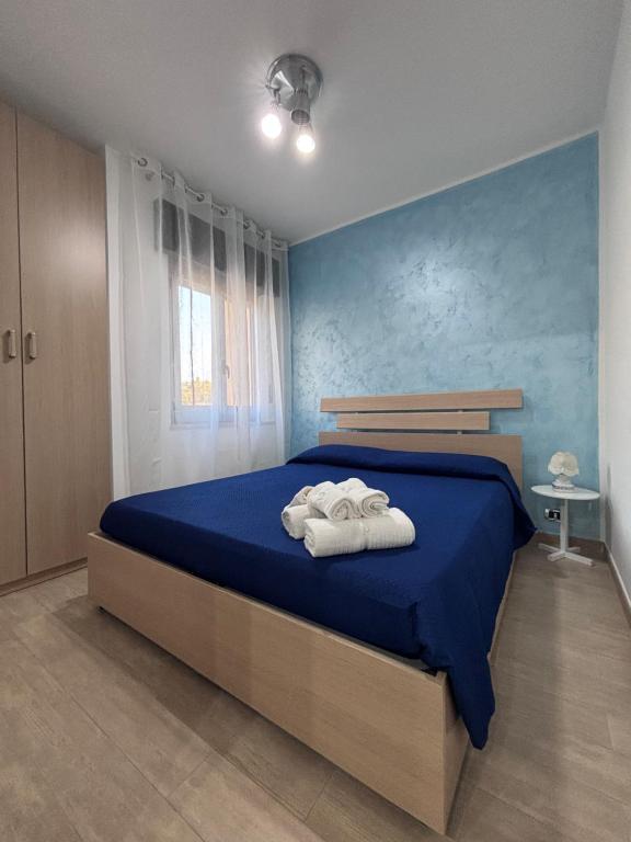 a bedroom with a bed with towels on it at Zia Manuccia in Praia a Mare