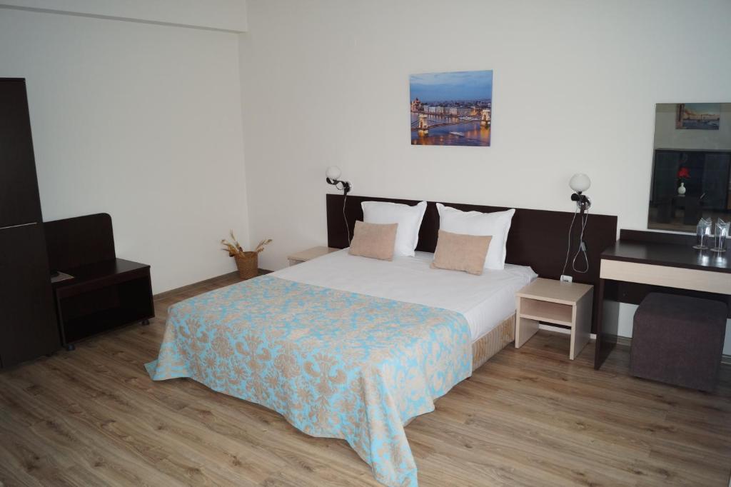 Postel nebo postele na pokoji v ubytování Hotel Kardjali