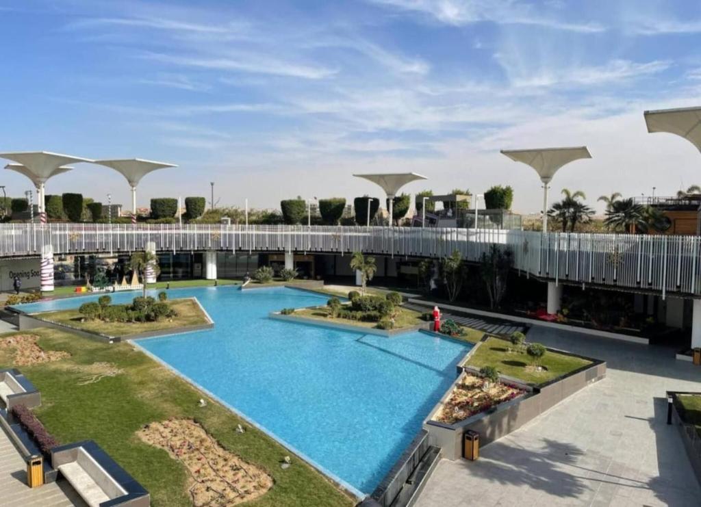Πισίνα στο ή κοντά στο Nyoum New Cairo - Luxury Stay