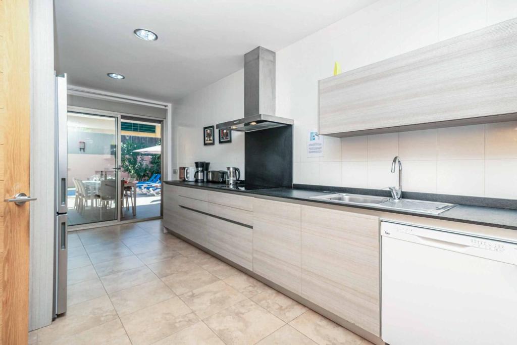 Kuchyň nebo kuchyňský kout v ubytování Villa Marioma