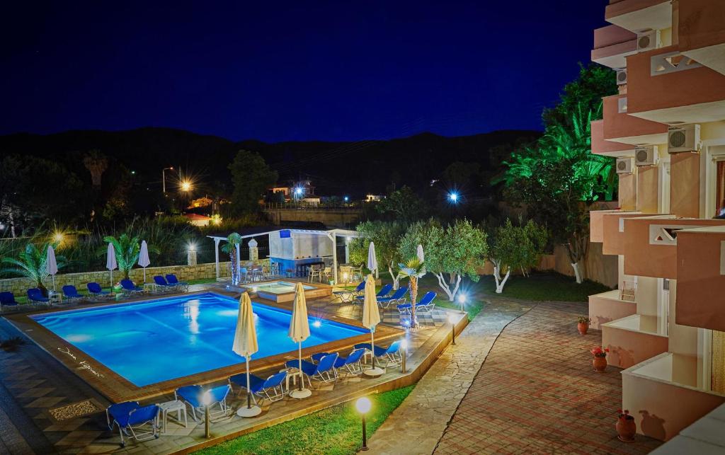 Bazén v ubytování Hotel Stefani nebo v jeho okolí