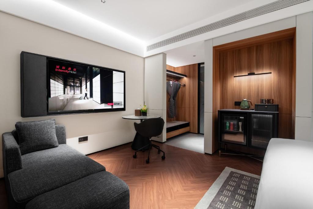 Posezení v ubytování IntercityHotel Shanghai South Xizang Road near Metro Station