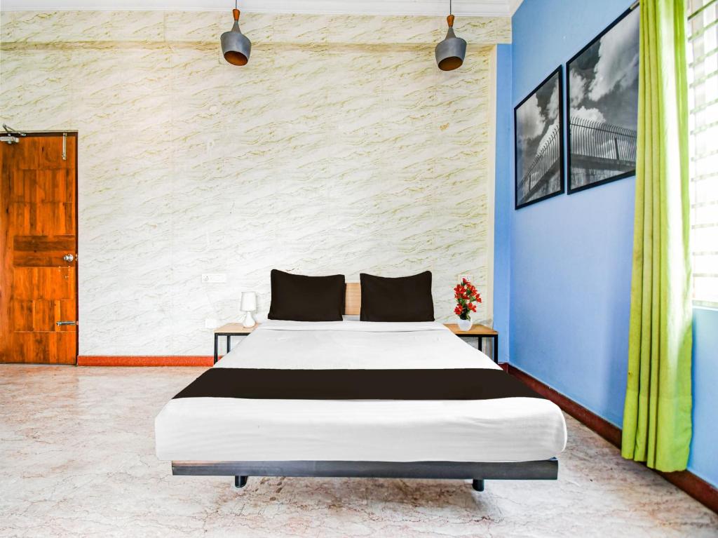 Postel nebo postele na pokoji v ubytování Super Hotel O Kalinganagar