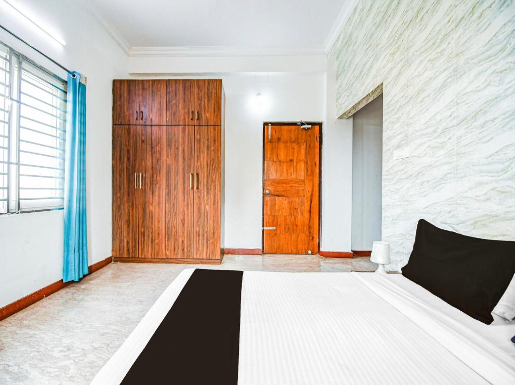 Postel nebo postele na pokoji v ubytování Super Hotel O Kalinganagar