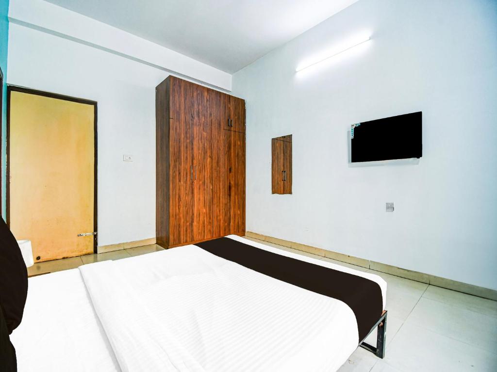 TV a/nebo společenská místnost v ubytování Super Hotel O Kalinganagar