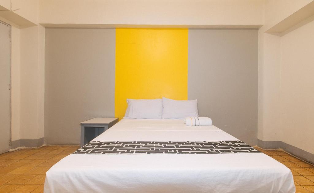 Postel nebo postele na pokoji v ubytování Hotel Madiaas by RedDoorz