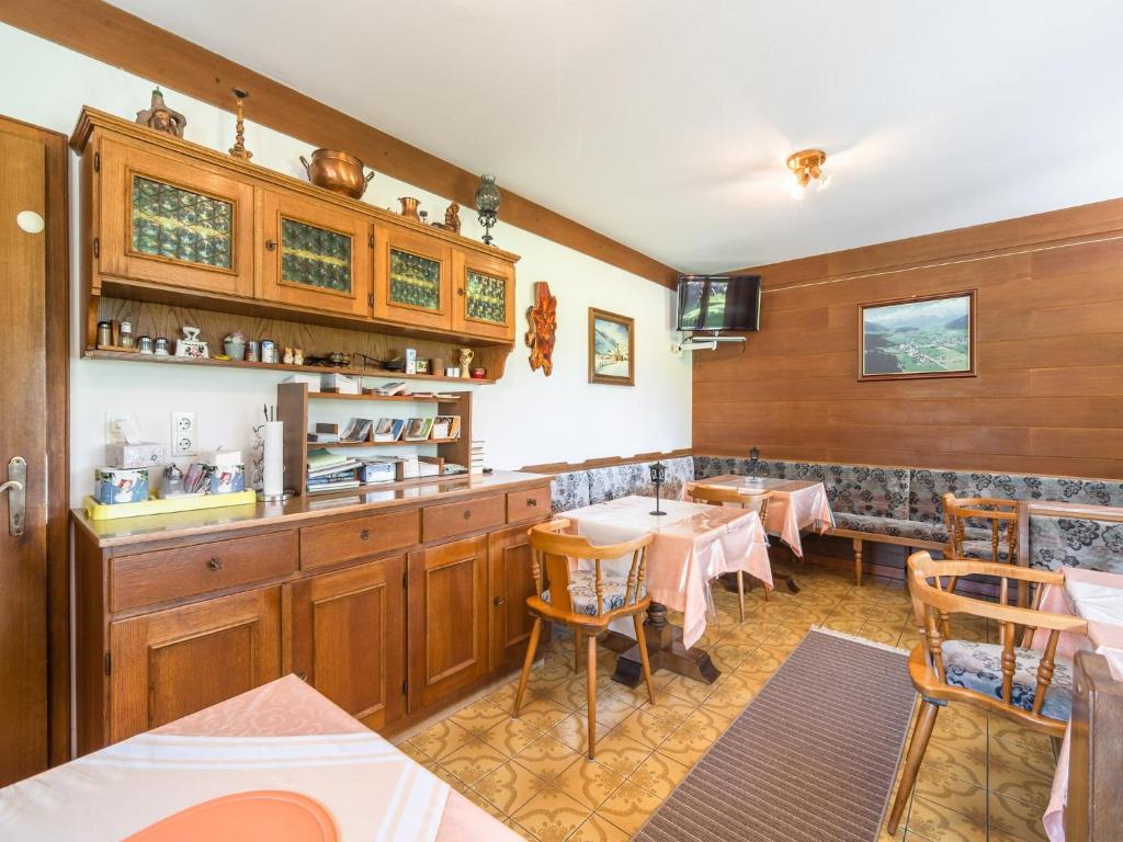 Nápoje v ubytování Contemporary Apartment in Maishofen near Ski Area