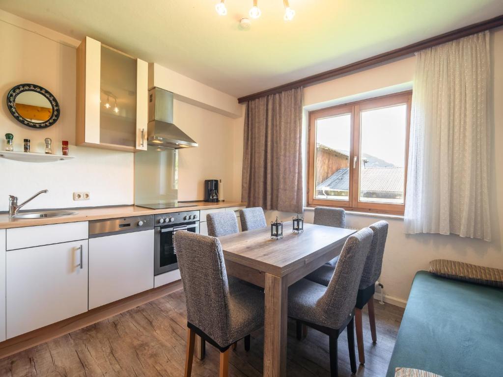 Kuchyň nebo kuchyňský kout v ubytování Contemporary Apartment in Maishofen near Ski Area