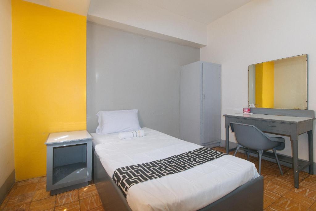 Postel nebo postele na pokoji v ubytování Hotel Madiaas by RedDoorz
