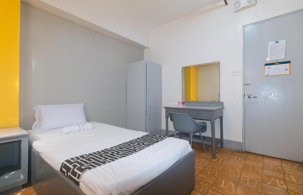 Postel nebo postele na pokoji v ubytování Hotel Madiaas by RedDoorz