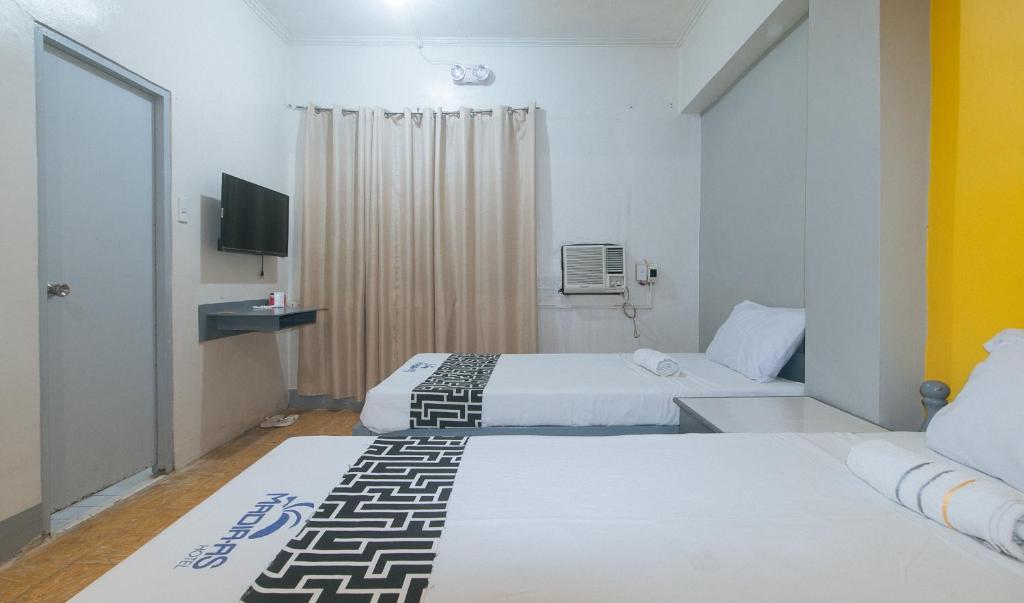 Postel nebo postele na pokoji v ubytování Hotel Madiaas by RedDoorz