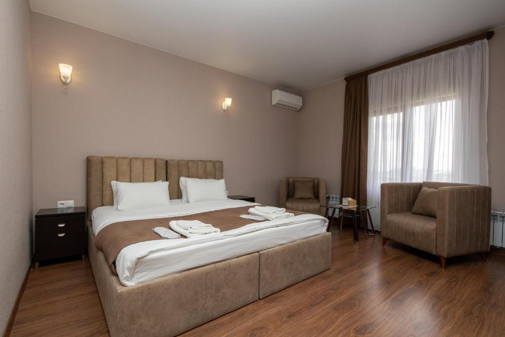 Hillside Guest House - Housity