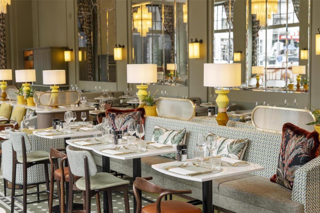 Posezení v ubytování DoubleTree By Hilton Brussels City
