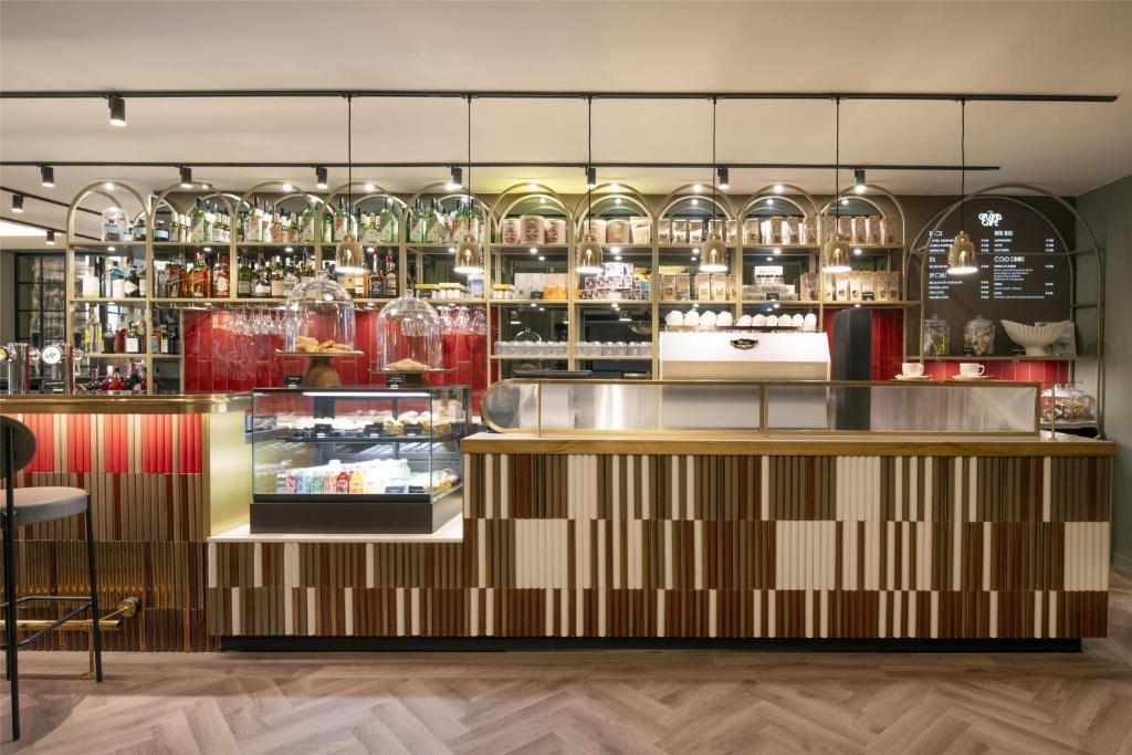 Lounge nebo bar v ubytování DoubleTree By Hilton Brussels City